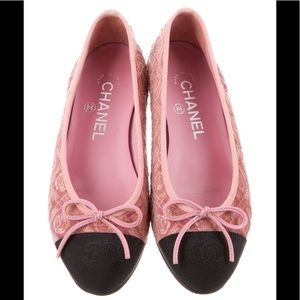 AUTHENTIC $750 CHANEL PINK VELVET CC FLATS 5.5